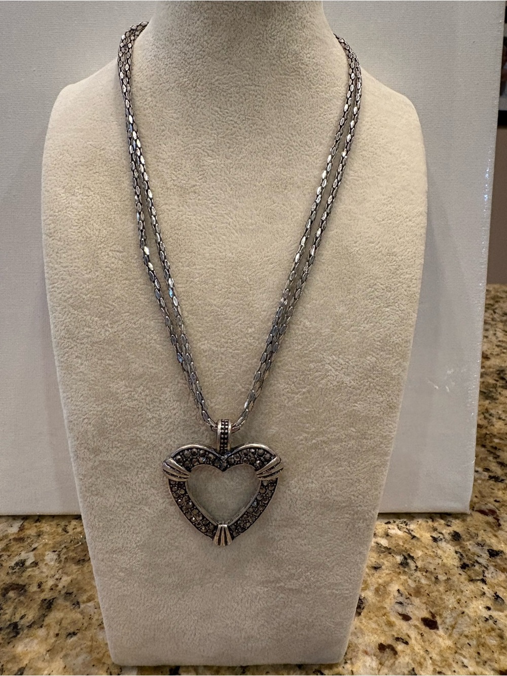 Silver Heart Pendant Necklace - Elegant Womenโs Jewelry